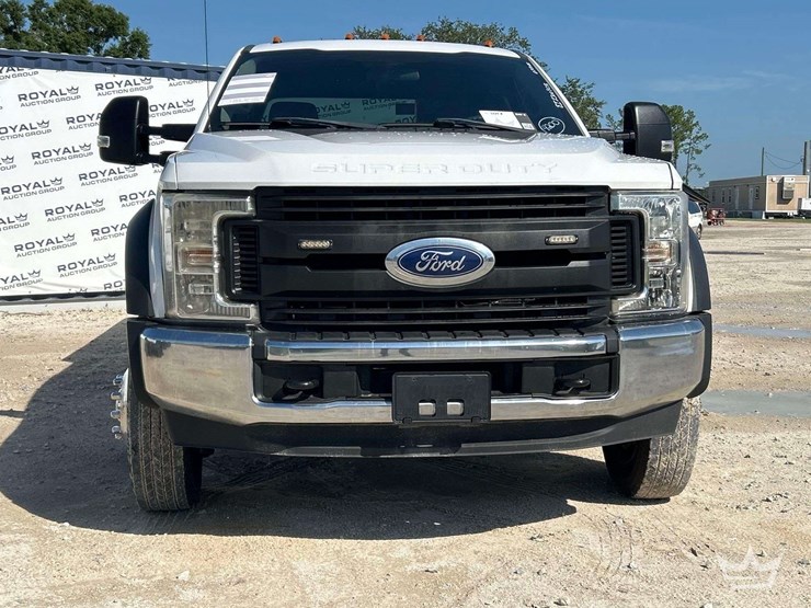2019-ford-f550-image-26