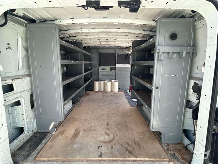 2015-nissan-nv1500-image-11