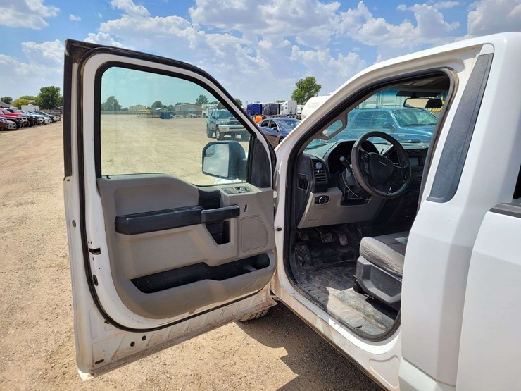 2017-ford-f150-image-10