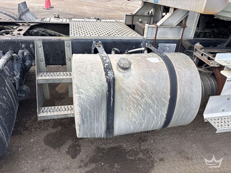 2019-international-rh613-t/a-wet-kit-day-cab-truck-tractor-image-17