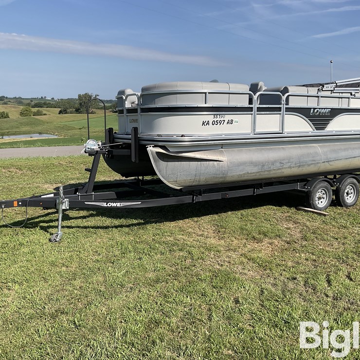 Lowe SS190 Pontoon Boat W/T/A Trailer