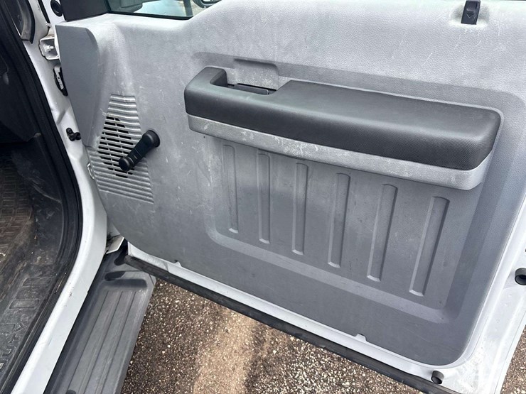 2015-ford-f550-image-28