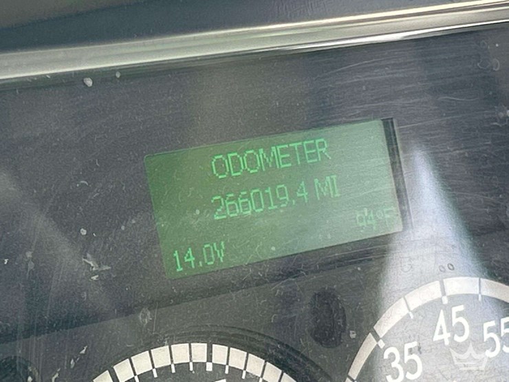 2016-freightliner-m2-106-image-6