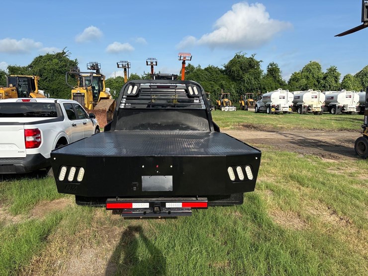 2021-chevrolet-3500-image-6