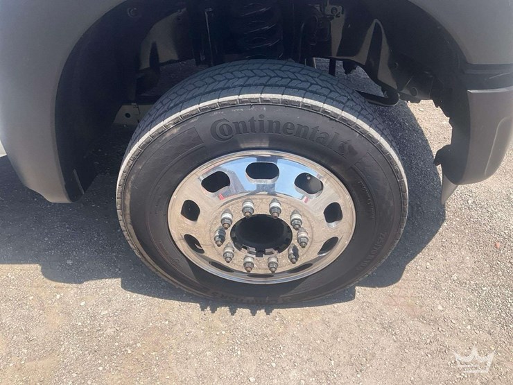 2014-ford-f550-image-29