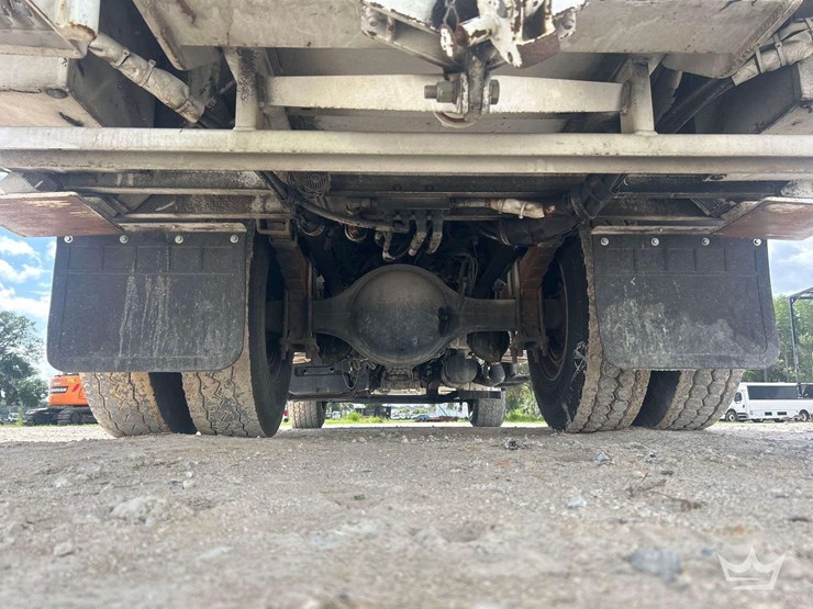 2014-freightliner-m2-106-image-59