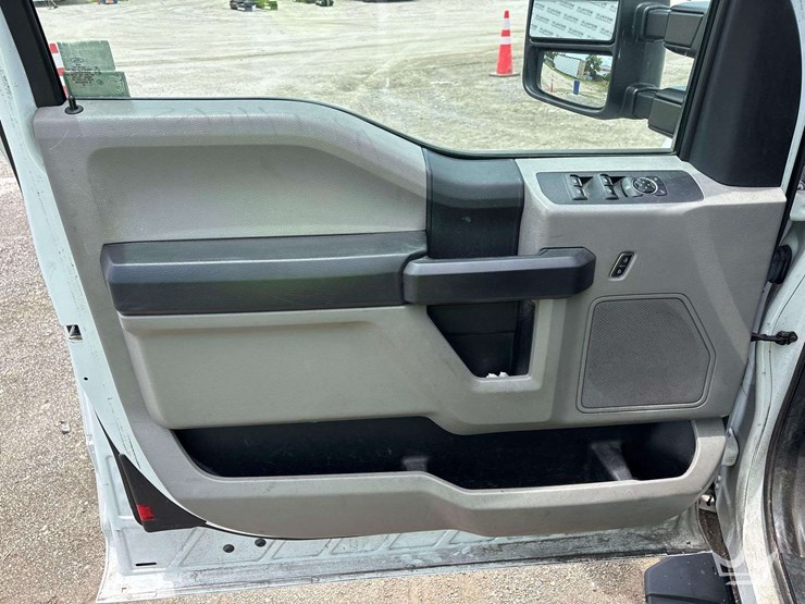 2018-ford-f350-image-16