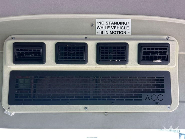 2016-freightliner-m2-106-image-16