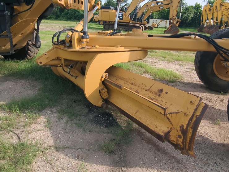 caterpillar-140m2-image-11