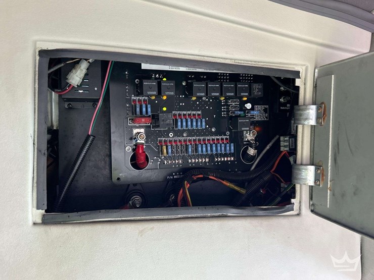 2016-freightliner-m2-106-image-27