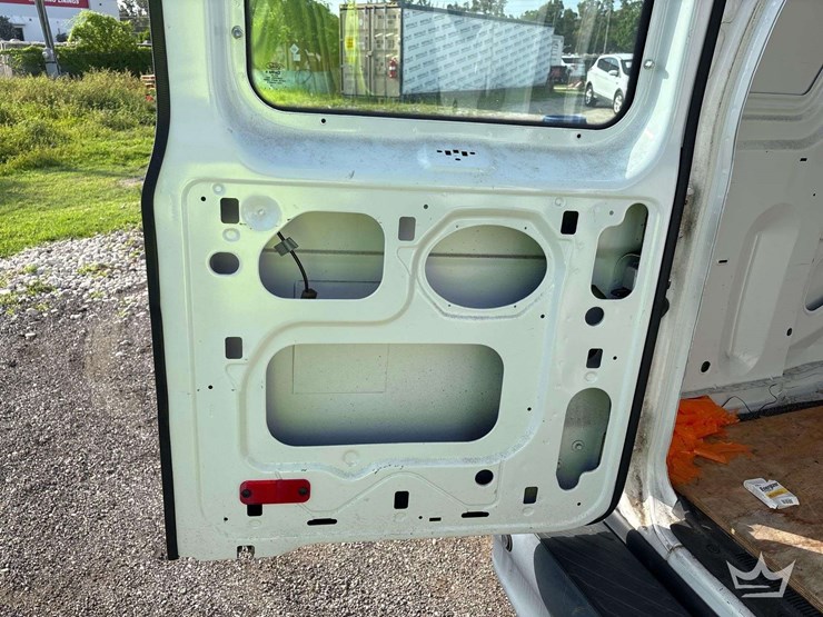 2014-ford-cargo-image-19