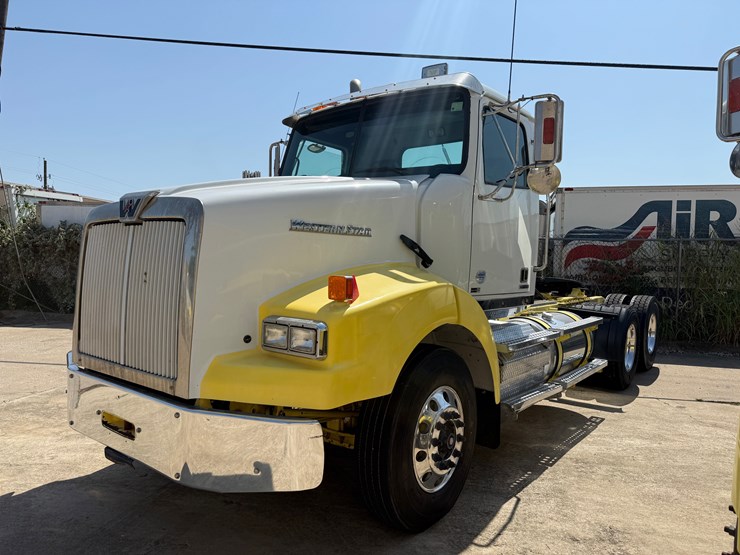2015-western-star-4900-image-1