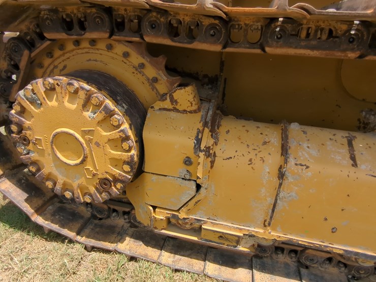 2023-caterpillar-d1-image-12