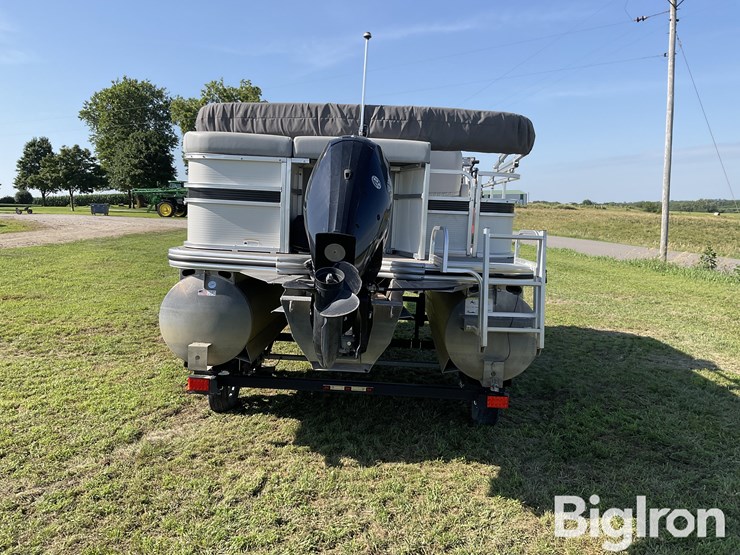 lowe-ss190-pontoon-boat-w/t/a-trailer-image-6