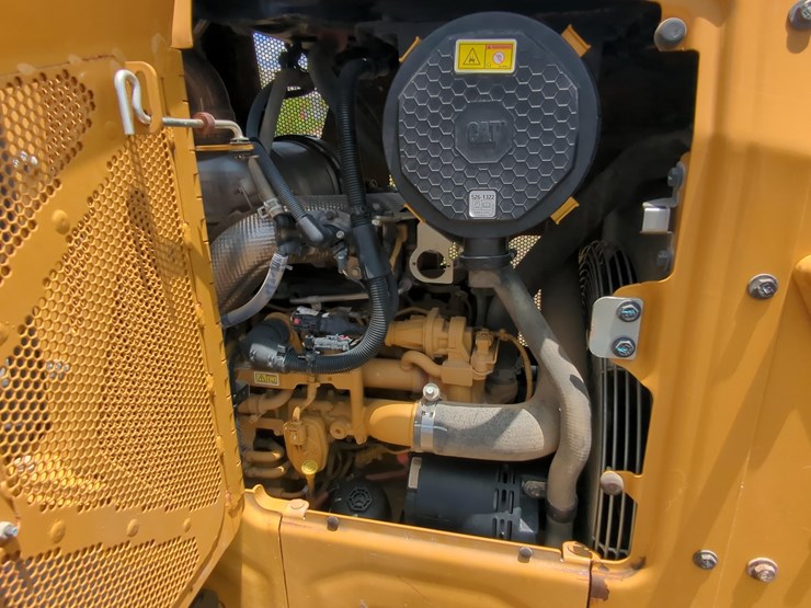 2023-caterpillar-d1-image-17