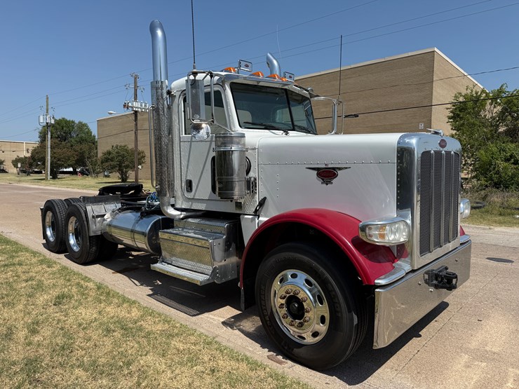 2014-peterbilt-388-image-1
