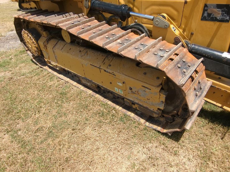 2023-caterpillar-d1-image-11