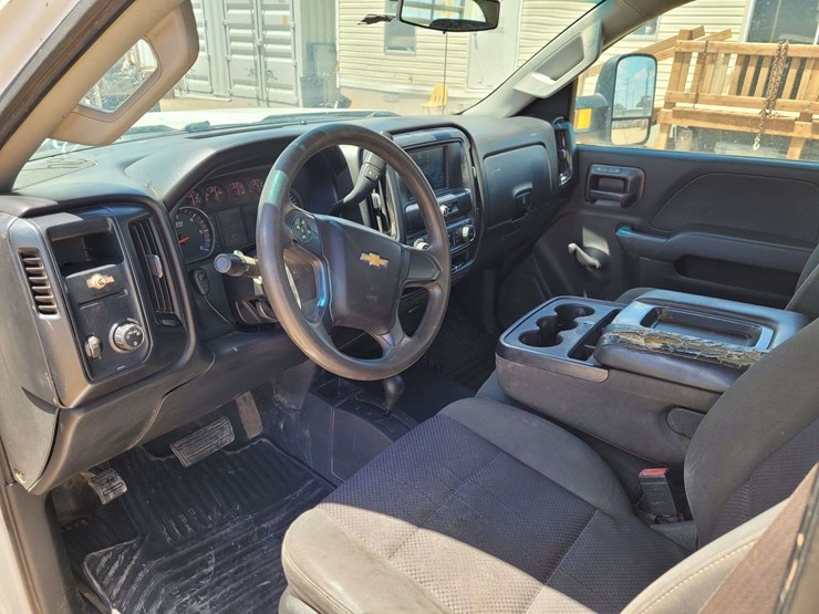 2017-chevrolet-silverado-3500-image-21
