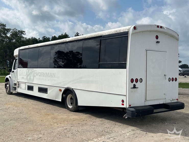 2017-freightliner-m2-106-image-4