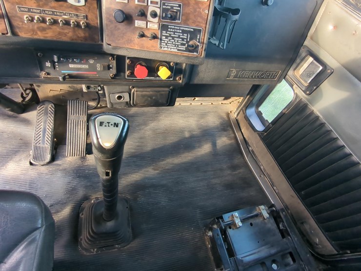 1996-kenworth-t800b-image-16