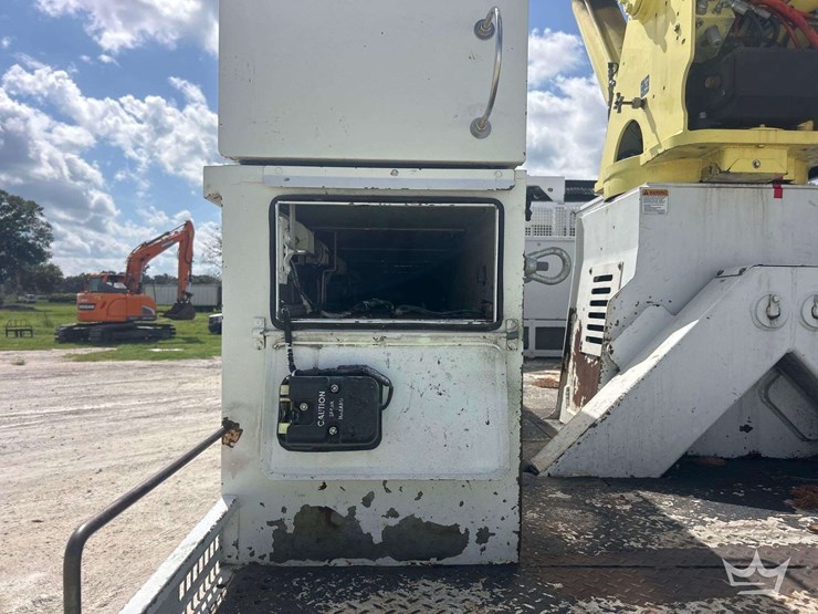 2014-freightliner-m2-106-image-37