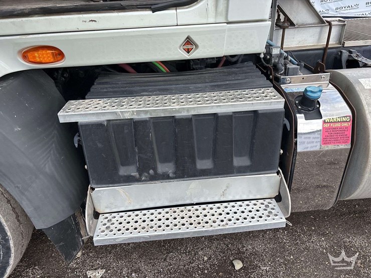2019-international-rh613-t/a-wet-kit-day-cab-truck-tractor-image-12