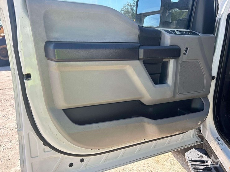 2019-ford-f550-image-11