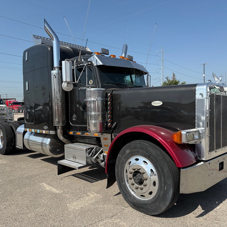 2000 PETERBILT 379
