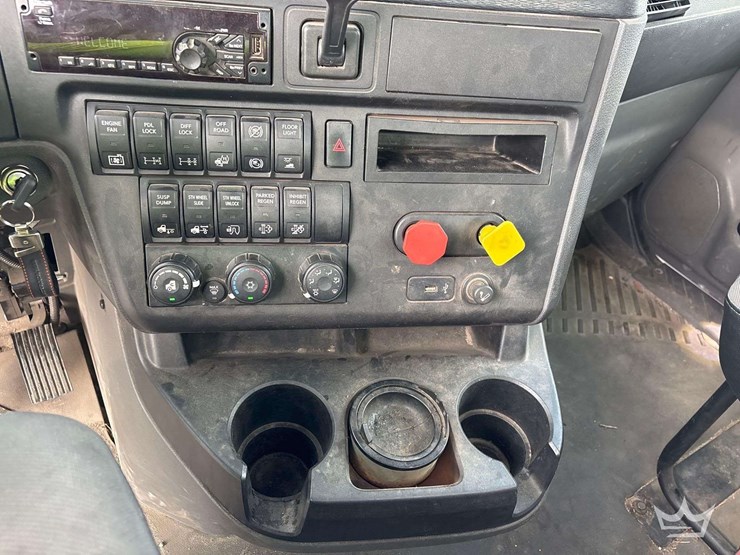 2019-international-rh613-t/a-wet-kit-day-cab-truck-tractor-image-24