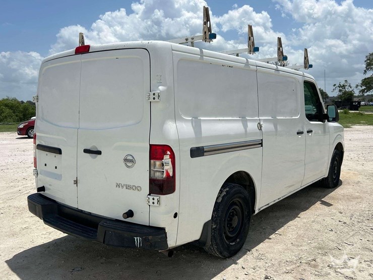 2015-nissan-nv1500-image-3