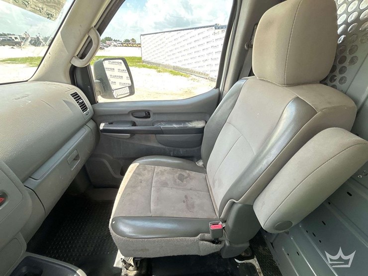 2015-nissan-nv1500-image-24