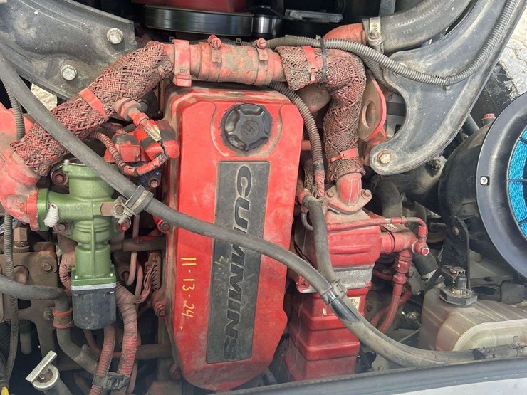 2014-freightliner-m2-106-image-8