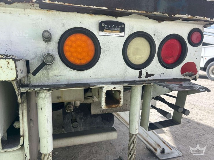2014-freightliner-m2-106-image-35