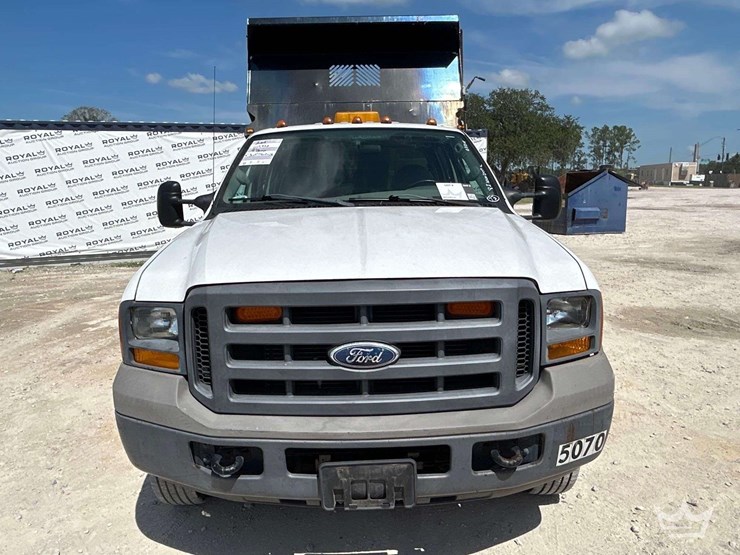 2005-ford-f350-image-30