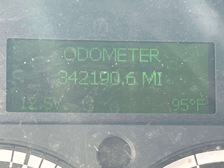 2017-freightliner-m2-106-image-6