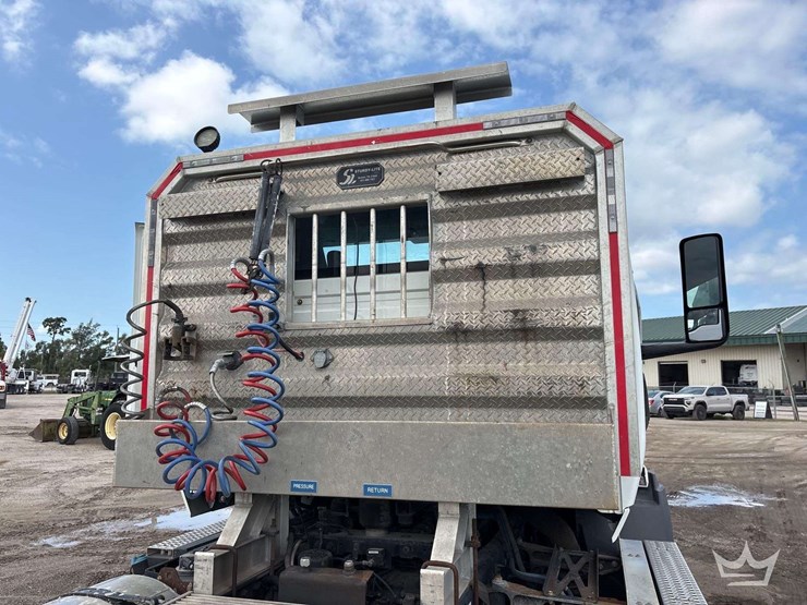 2019-international-rh613-t/a-wet-kit-day-cab-truck-tractor-image-16