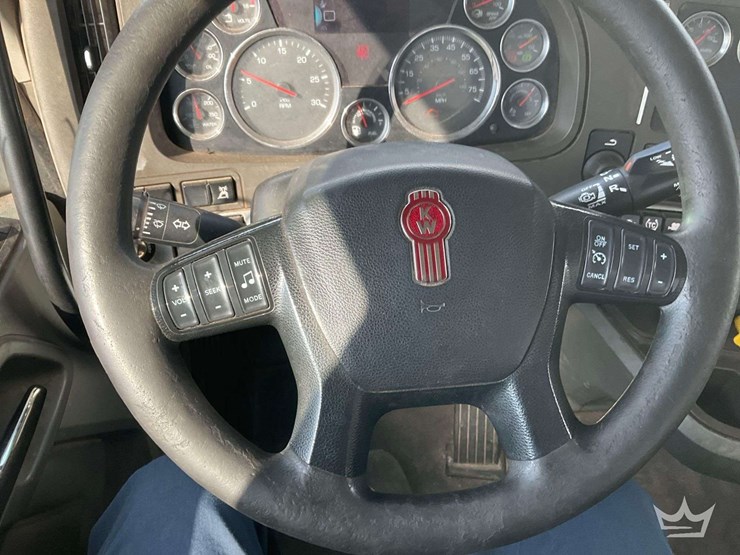 2019-kenworth-t880-image-15