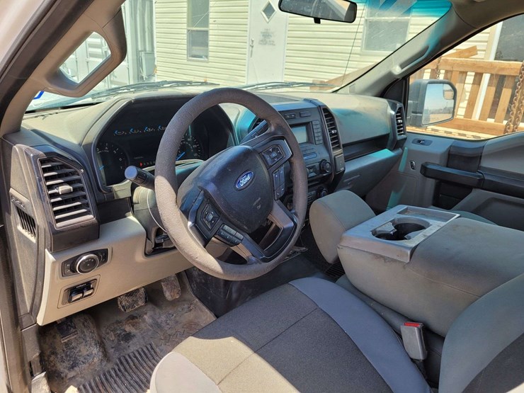 2017-ford-f150-xl-image-13