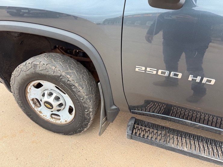2020-chevrolet-silverado-2500hd-image-12