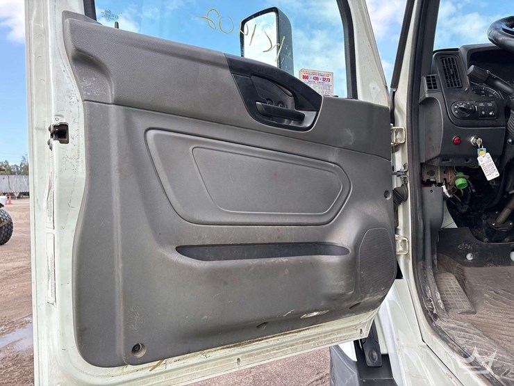 2019-international-rh613-t/a-wet-kit-day-cab-truck-tractor-image-20