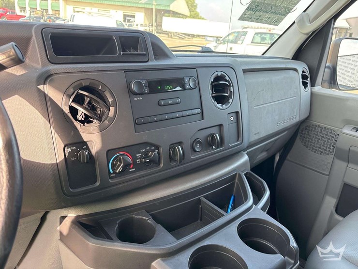 2014-ford-cargo-image-15