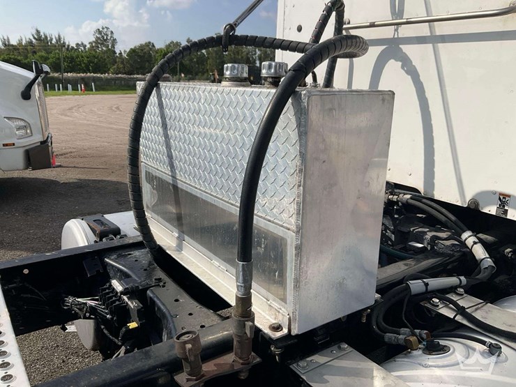 2019-kenworth-t880-image-32