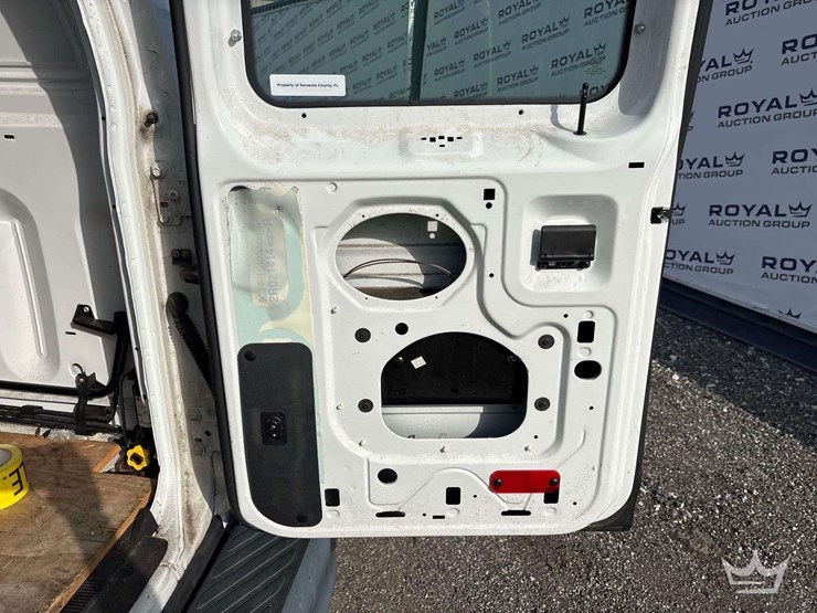 2014-ford-cargo-image-20