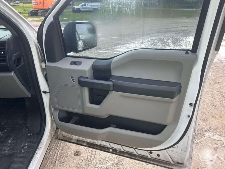 2017-ford-f150-image-18