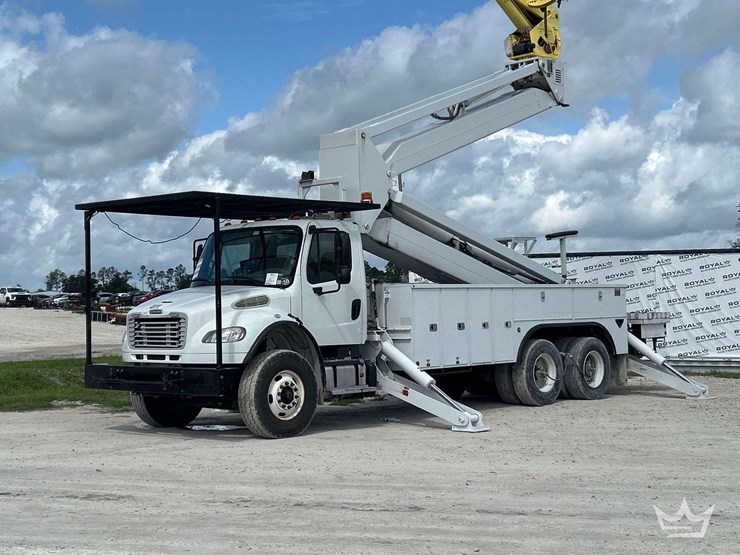 2013-freightliner-m2-106-image-2