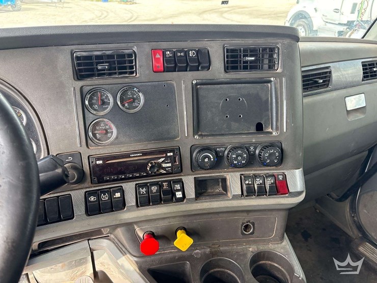 2019-kenworth-t880-image-31
