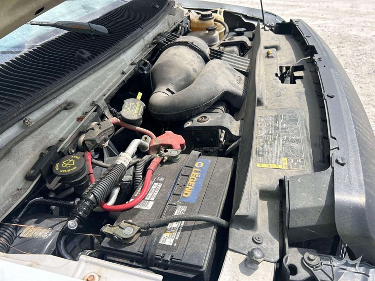 2010-ford-cargo-image-9