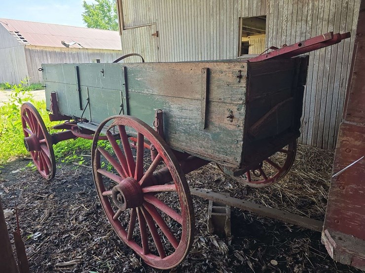 wooden-wagon-with-sides,-wood-frame-and-wheels-image-3