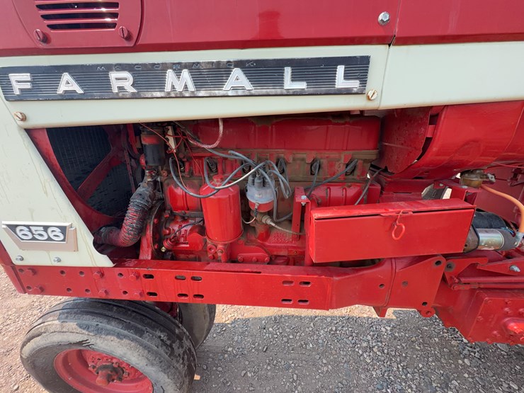 1965-ihc-farmall-656-tractor-image-12