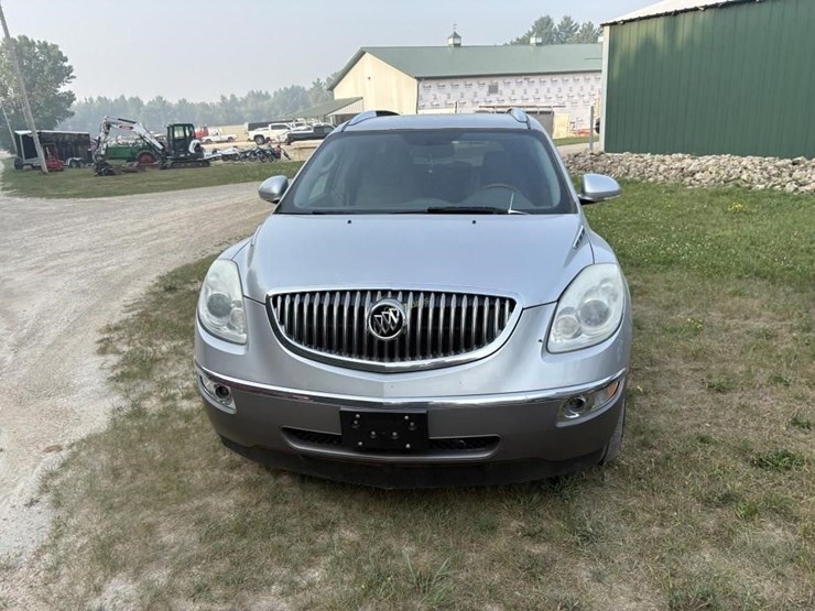2010-buick-enclave-cxl-image-2